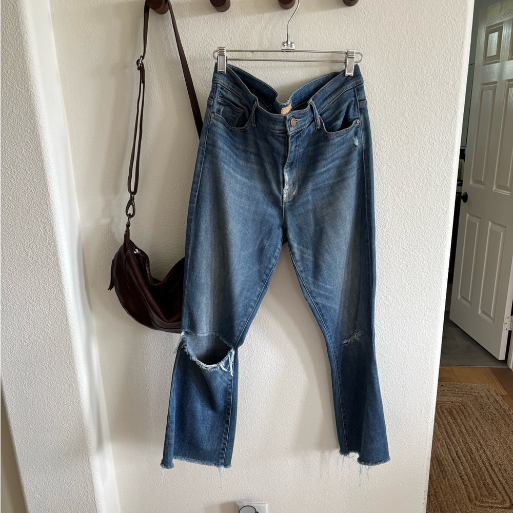 MOTHER the weekender ankle fray Ankle & Cropped Jeans